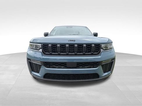 New 2026 Jeep Grand Cherokee L Limited w/ Limited Altitude Package AWD/4WD image 8