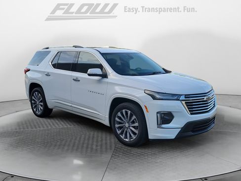 Used 2023 Chevrolet Traverse Premier FWD image 1