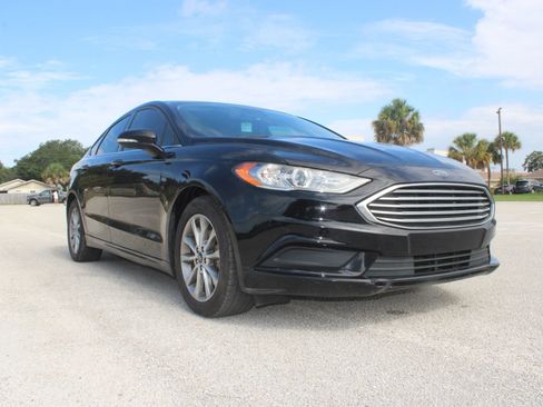 Used 2017 Ford Fusion SE FWD image 23