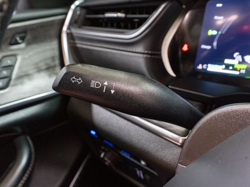 Used 2023 Jeep Grand Cherokee Overland w/ Advanced Protech Group III image 34