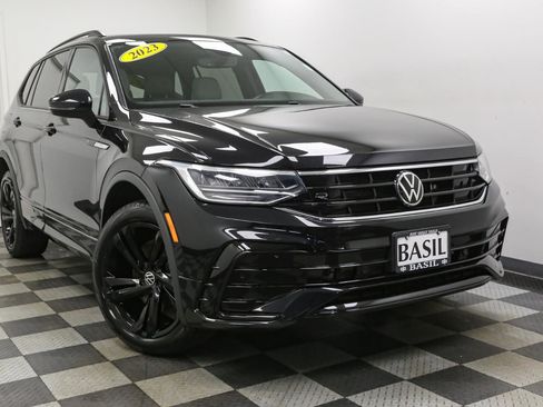 Used 2023 Volkswagen Tiguan SE R-Line AWD/4WD image 2