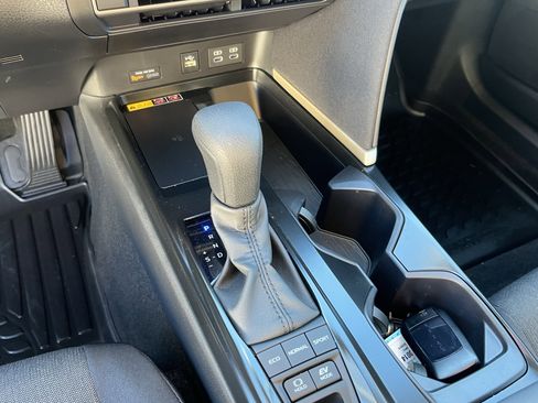 Used 2025 Toyota Camry LE w/ Convenience Package image 19