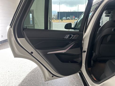 Used 2024 BMW X5 xDrive40i w/ Premium Package image 32