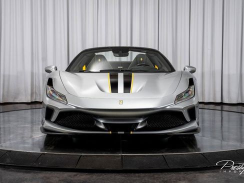 Used 2022 Ferrari F8 Tributo image 3