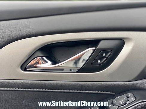 Used 2023 Chevrolet Traverse LT FWD image 14