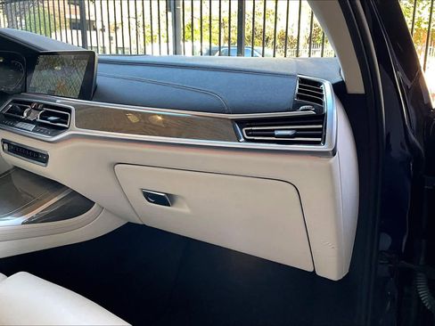 Used 2022 BMW X7 xDrive40i w/ Premium Package image 18