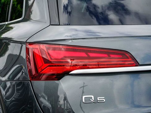 Used 2023 Audi Q5 2.0T Premium w/ Convenience Package image 9