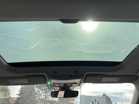 Used 2024 Volkswagen Jetta SE w/ Panoramic Sunroof Package image 16