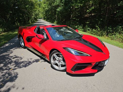 Used 2021 Chevrolet Corvette Stingray Convertible w/ Z51 Performance Package RWD image 30