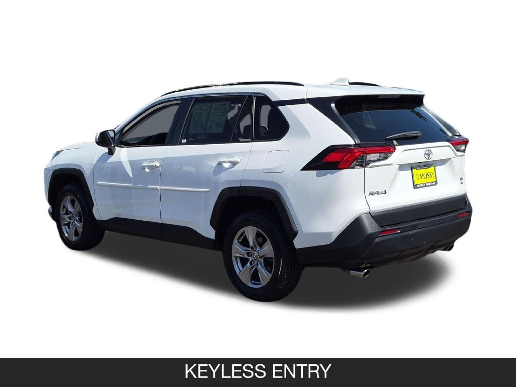 Used 2022 Toyota RAV4 XLE AWD/4WD image 7