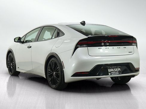 Used 2025 Toyota Prius AWD image 3