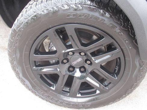 Used 2023 GMC Canyon Denali w/ Denali Black Edition AWD/4WD image 4