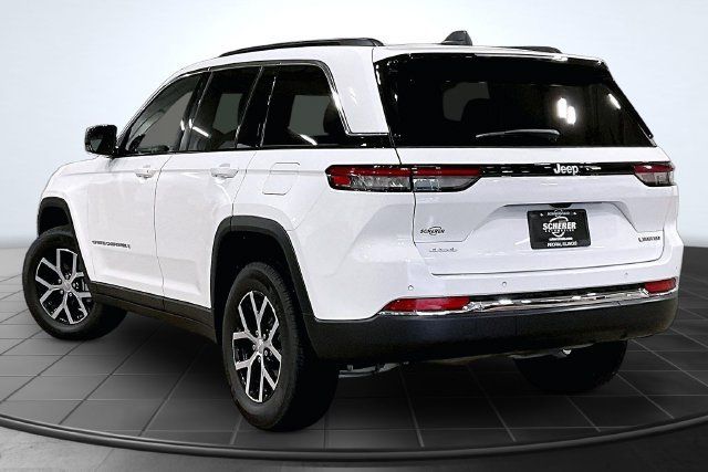 Used 2024 Jeep Grand Cherokee Limited AWD/4WD image 15
