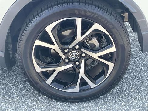 Used 2018 Toyota C-HR XLE FWD image 9