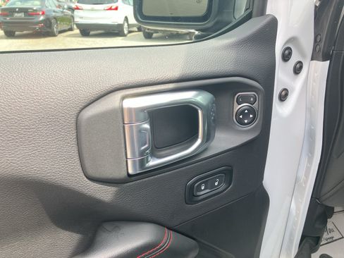 Used 2024 Jeep Wrangler Rubicon AWD/4WD image 17