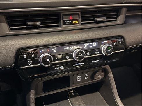 Used 2023 Honda Pilot Elite image 11