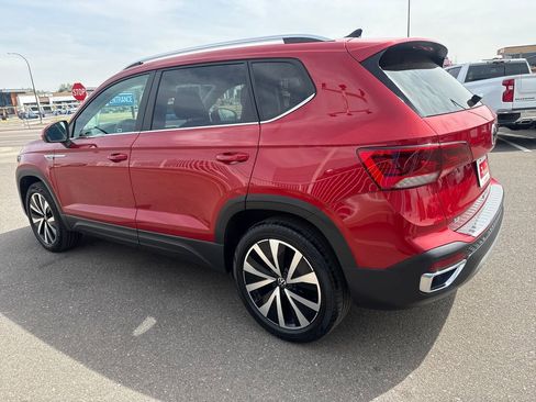 Used 2023 Volkswagen Taos SE w/ Panoramic Sunroof Package image 3