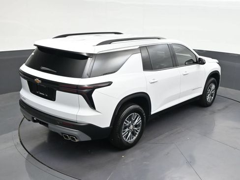 Used 2025 Chevrolet Traverse LT FWD image 21