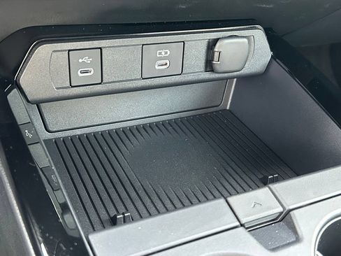 Used 2025 Toyota Prius LE FWD image 31