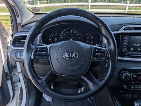 Used 2019 Kia Sorento EX FWD image 22