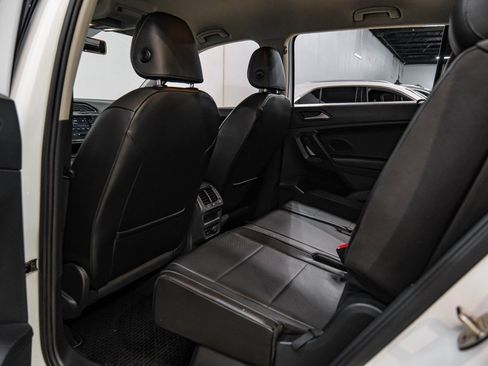 Used 2019 Volkswagen Tiguan SE image 41