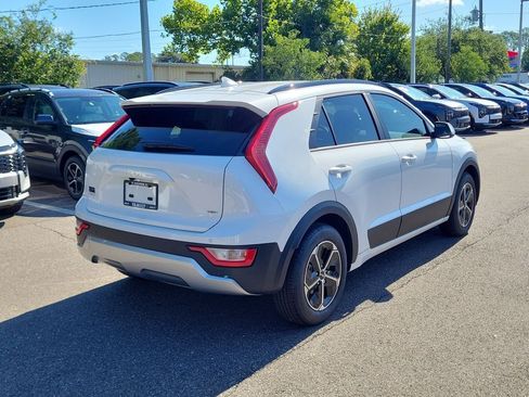 New 2026 Kia Niro EX FWD image 6