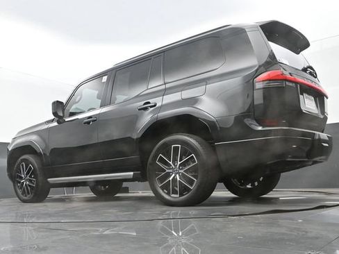 Used 2025 Lexus GX 550 w/ Accessory Package (2T) AWD/4WD image 25