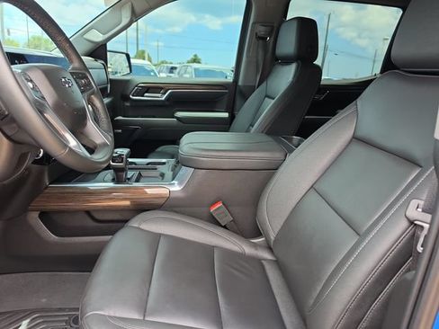Used 2025 Chevrolet Silverado 1500 LT Trail Boss w/ Convenience Package II AWD/4WD image 15