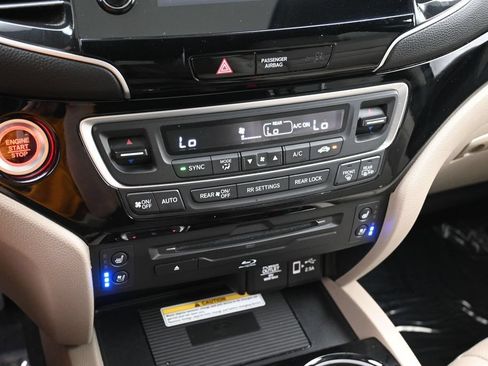 Used 2021 Honda Pilot Elite image 17