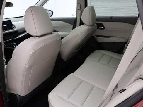 Used 2023 Nissan Rogue SV w/ SV Premium B Package image 10