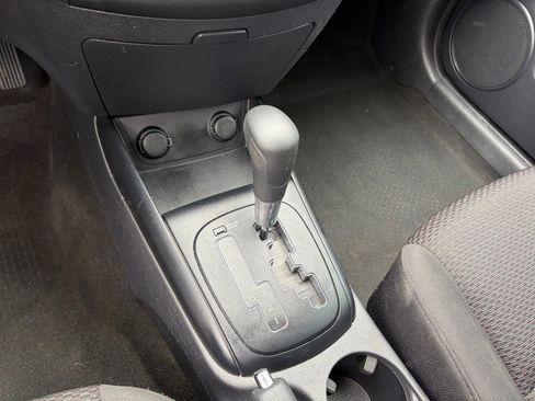 Used 2012 Hyundai Elantra GLS image 12