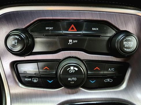 Used 2015 Dodge Challenger SXT RWD image 14