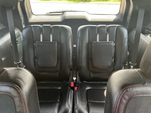 Used 2019 Ford Explorer XLT w/ Equipment Group 202A AWD/4WD image 28
