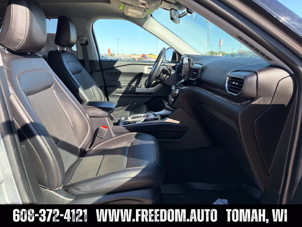 Used 2021 Ford Explorer Limited w/ Equipment Group 301A AWD/4WD image 36