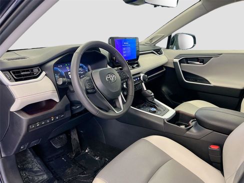 Used 2024 Toyota RAV4 Limited w/ Advanced Technology Package image 11