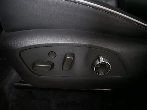 Used 2025 Buick Enclave Avenir image 16