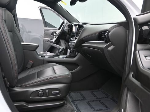 Used 2023 Chevrolet Traverse RS image 18