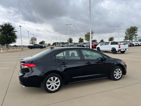 Used 2026 Toyota Corolla LE FWD image 5