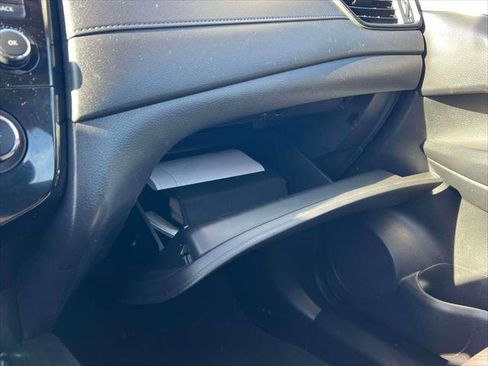 Used 2020 Nissan Rogue S image 25