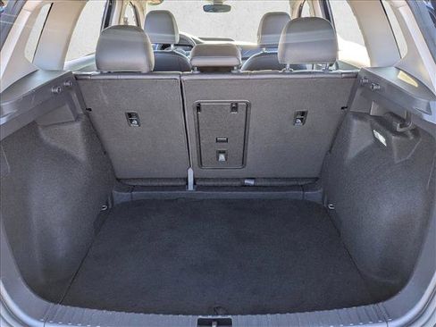 Used 2024 Volkswagen Taos SE image 6