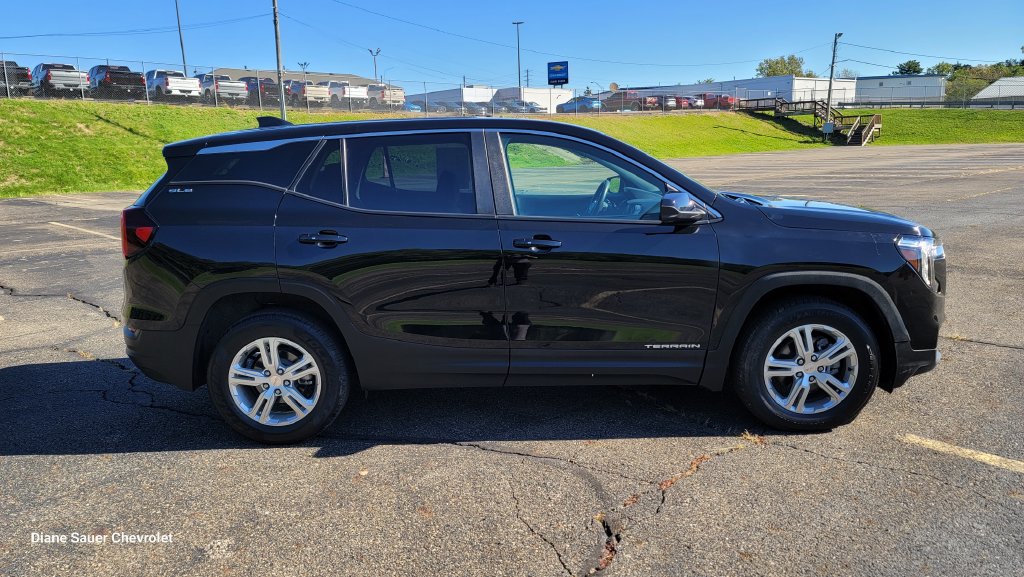 Used 2024 GMC Terrain SLE AWD/4WD image 14