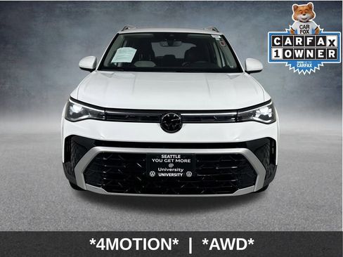 Used 2025 Volkswagen Taos SEL image 2