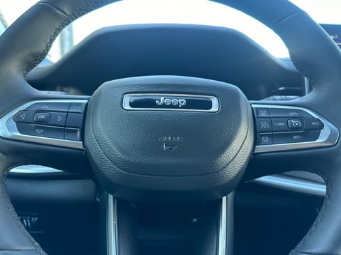 Used 2025 Jeep Compass Limited AWD/4WD image 23