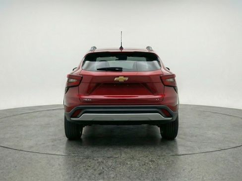 Used 2025 Chevrolet Trax LT w/ LT Convenience Package FWD image 7