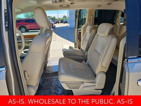 Used 2008 Chrysler Town & Country Limited w/ Entertainment Group #3 FWD image 27