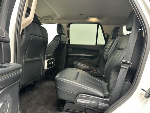 Used 2023 Ford Expedition XLT image 19