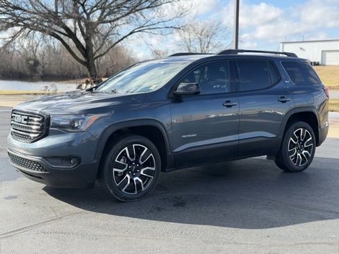 Used 2019 GMC Acadia SLT w/ Black Edition image 3