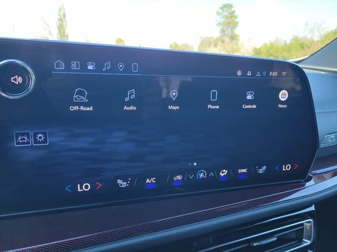 New 2026 Chevrolet Traverse Z71 w/ Enhanced Driving Package AWD/4WD image 18