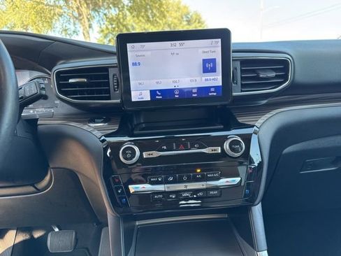 Used 2023 Ford Explorer Limited image 26