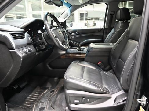 Used 2018 Chevrolet Suburban LT image 9